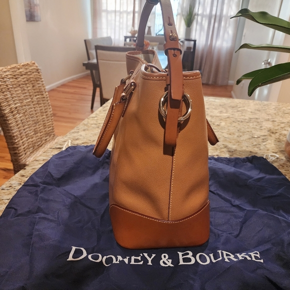 DOONEY&BOURKE SATCHEL - Picture 7 of 14